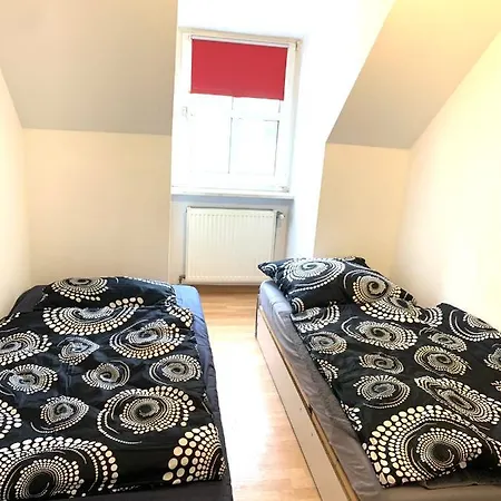 Private Room In Apartment ,Adress Steinweg 19 ,Regensburg North, Wifi , Free Parking,Cathedrale View شقة